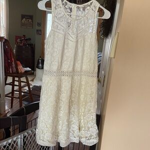 Elegant Lace Sleeveless Dress